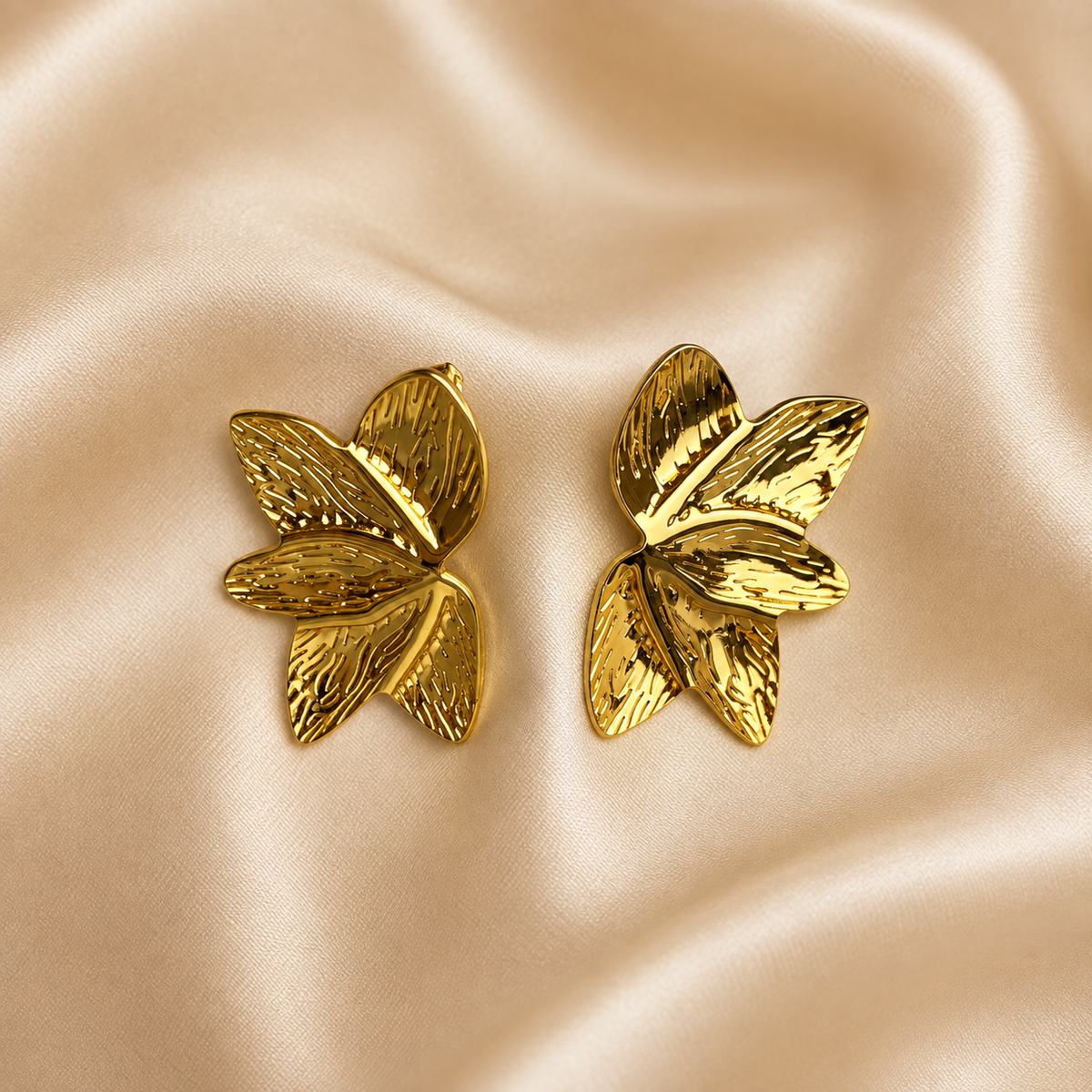 Brinco folha dourado