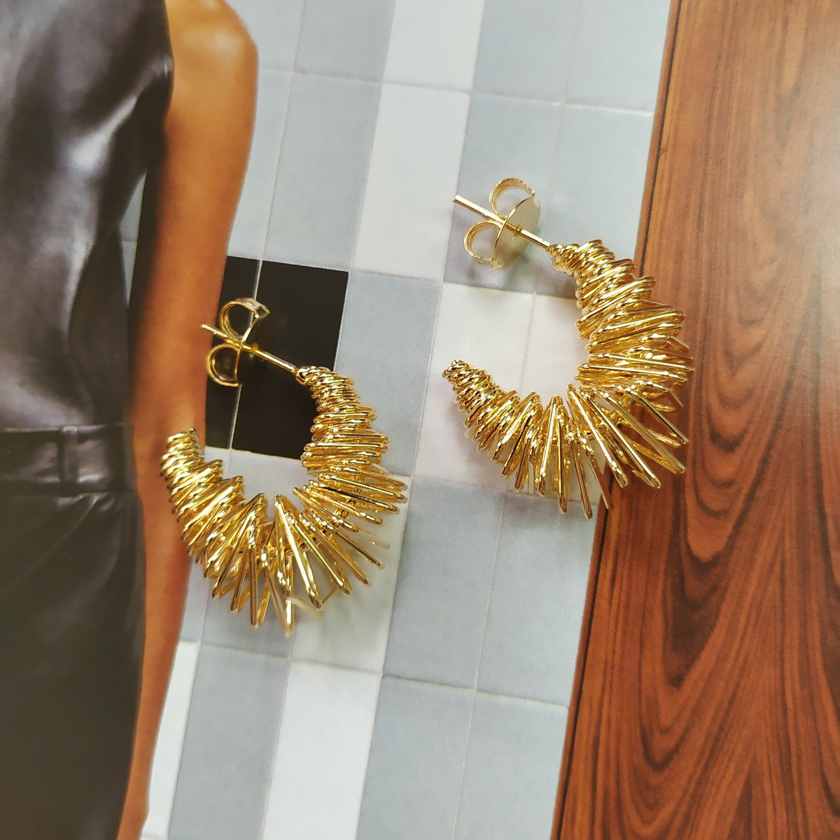 Brinco orgânico dourado