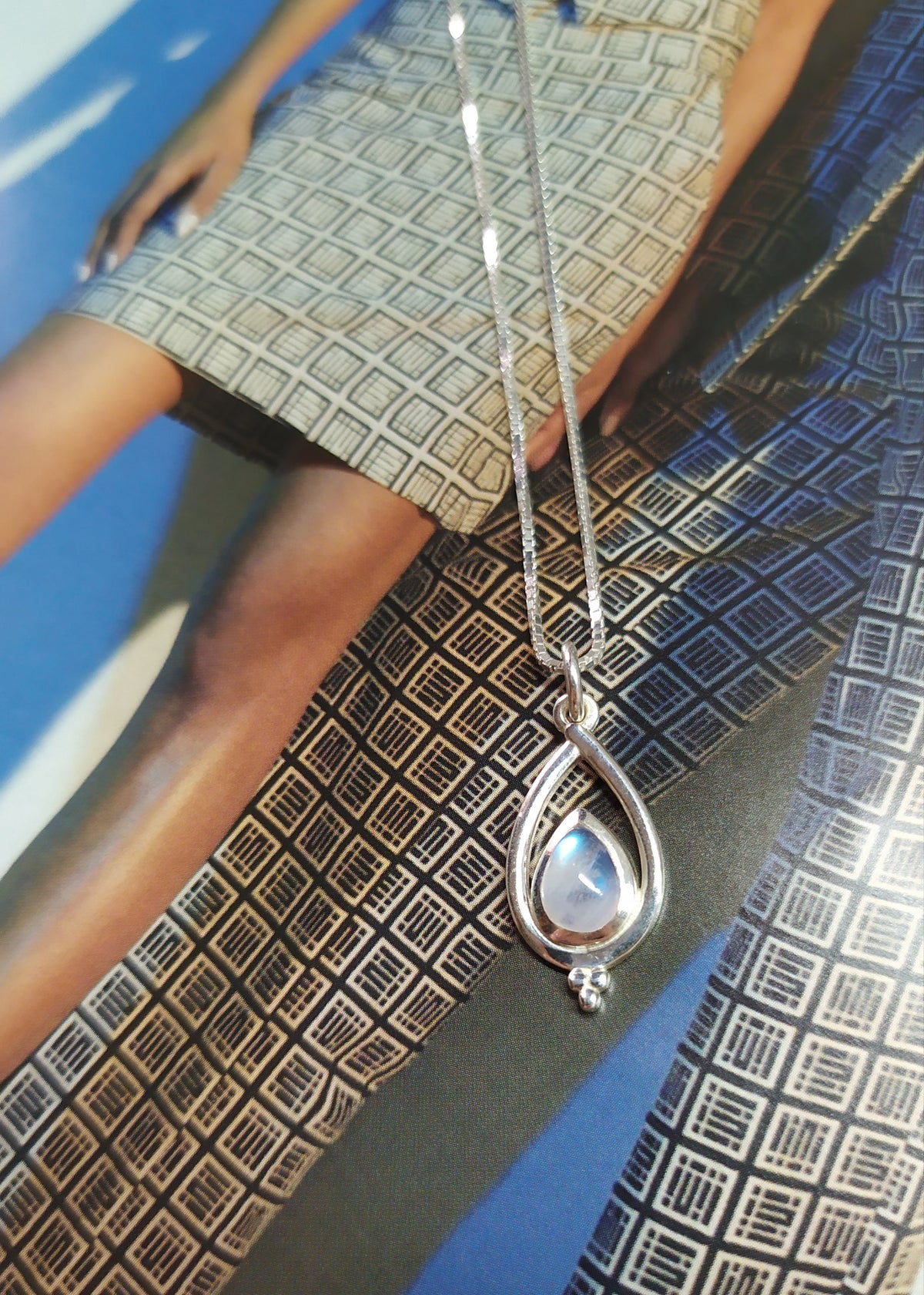 Colar gota Pedra da Lua Prata 925