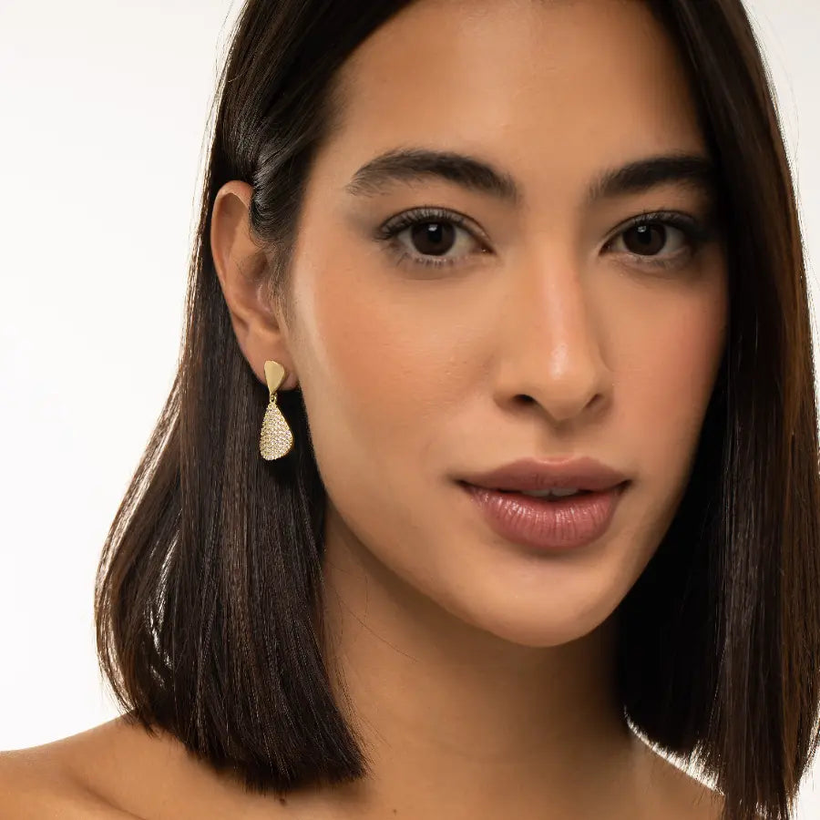 Brinco gota com strass