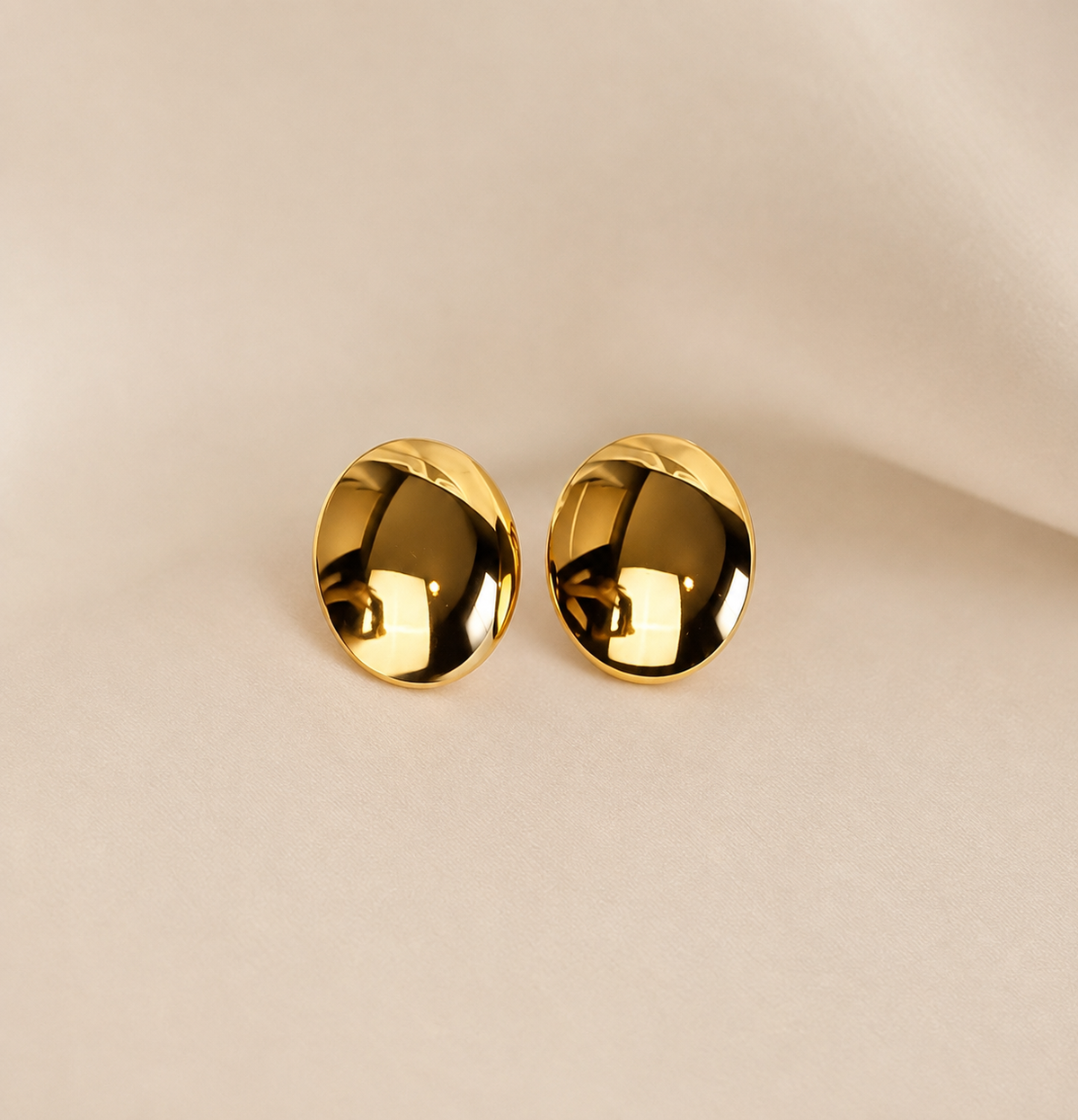 Brinco oval dourado